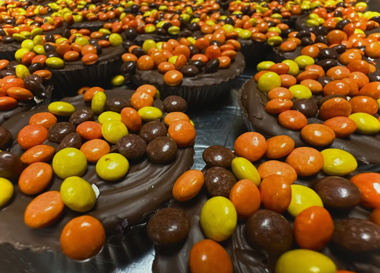 Jumbo Milk Chocolate "Reese
Pieces" Peanut Butter Cups