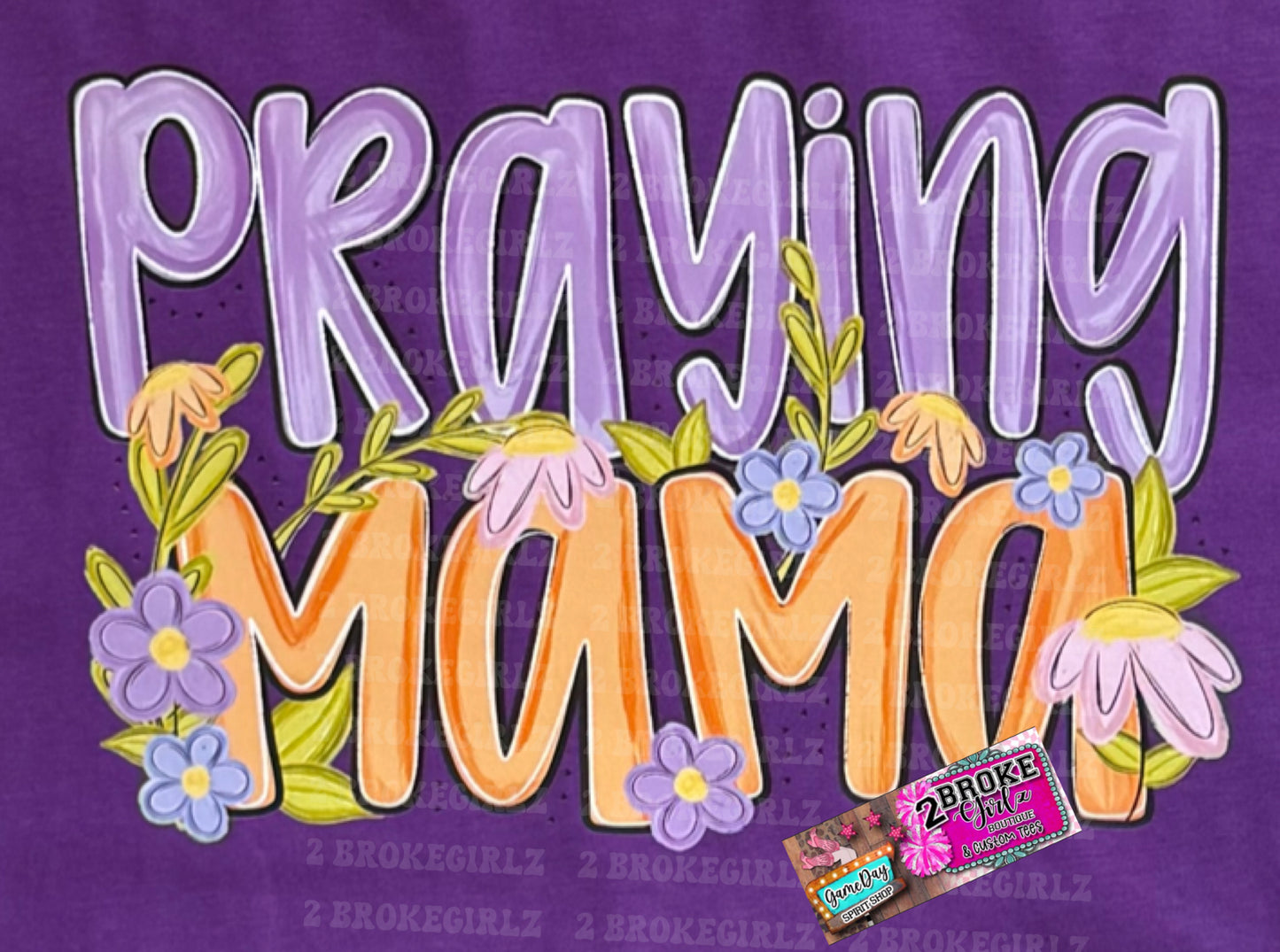 Praying MAMA Graphic Tee